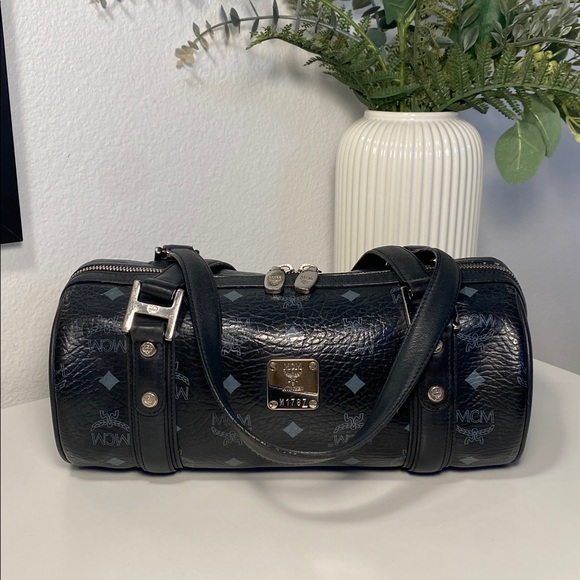 MCM München Visetos Essential Barrel Bag In Black - Picture 4 of 16